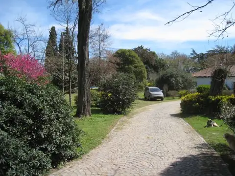 Casa en Venta con 2 cocheras