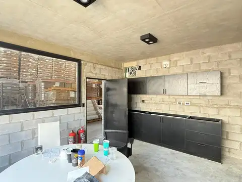 Excelente Nave Industrial en VENTA 2600 mts cubiertos