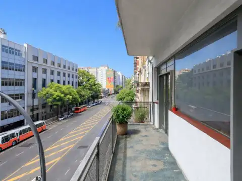 Venta. Depto 4 ambientes. Balcón corrido. Apto crédito. Caballito