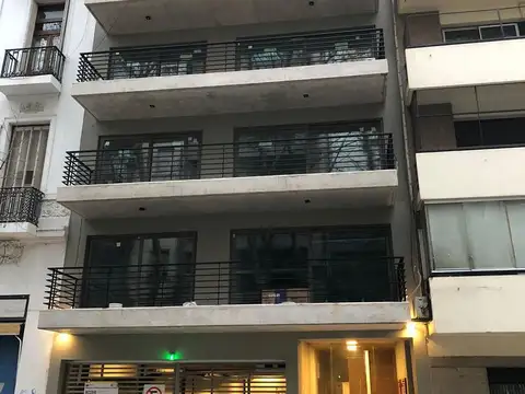 Departamento en venta de 3 ambientes con patio.