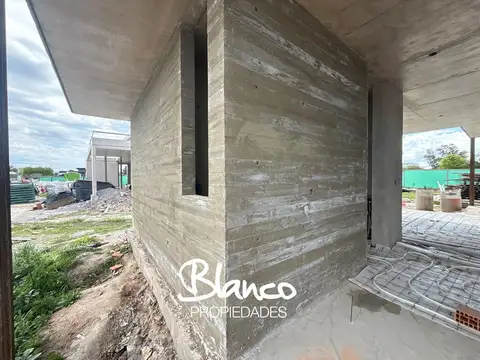 Casa 5 ambientes con 3 baños