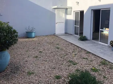 Casa de 4 Ambientes con Cochera en Quilmes Oeste