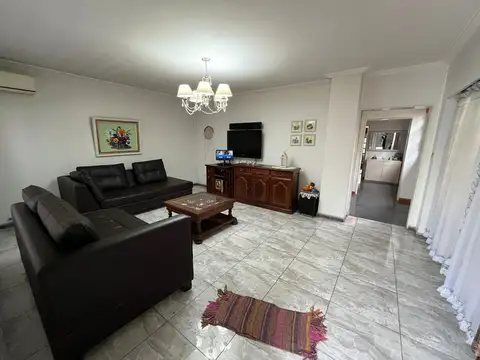 Casa 3 ambientes con 2 baños