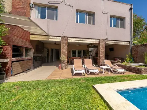 Casa en Venta con 2 cocheras