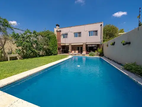 Casa 5 ambientes con 3 baños