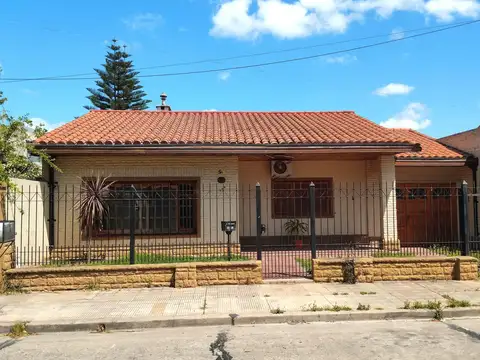 VENTA CASA 4 AMB CON COCHERA WILDE AVELLANEDA