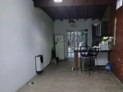 Casa 4 ambientes con 1 baño