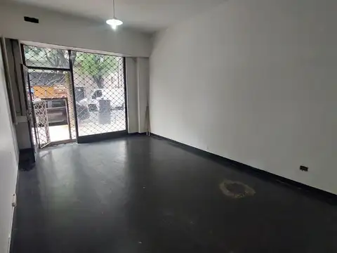 LOCAL COMERCIAL A LA CALLE CON BAULERA SAAVEDRA VENTA