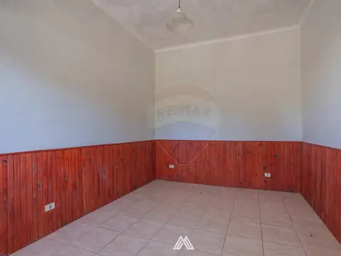 Casa 8 ambientes con 2 baños