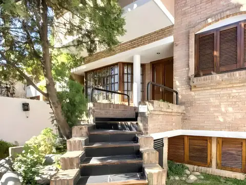 Casa 5 ambientes con 4 baños
