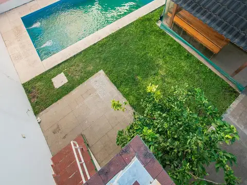 Casa 4 ambientes con 5 baños