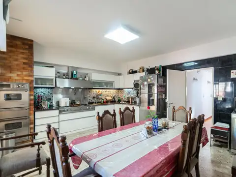 Casa en Venta con 5 cocheras