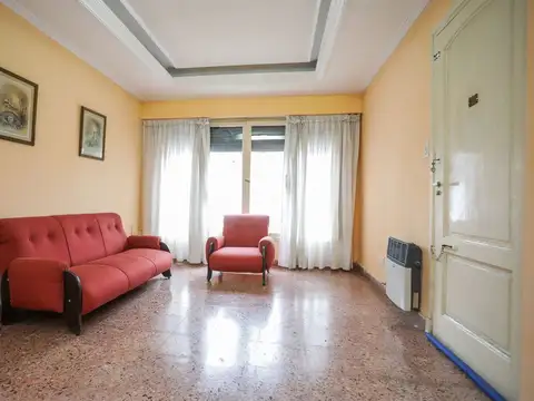 VENTA CASA BANFIELD 4 DORMITORIOS CON JARDIN COCH