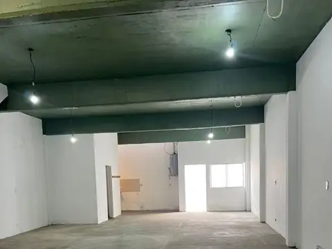 LOCAL/GALPON ALQUILER COMERCIAL 107 MTS2 APROX CON PATIO