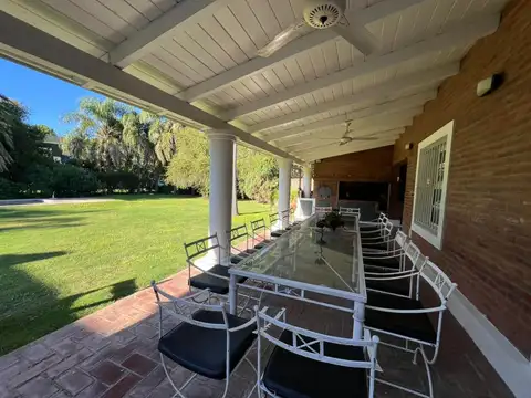 Casa en Venta con 3 cocheras