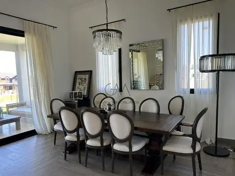 Casa 4 ambientes con 3 baños