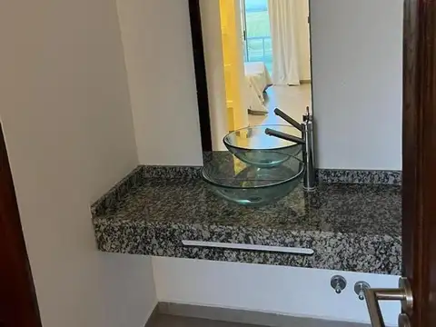 Casa 4 ambientes con 3 baños