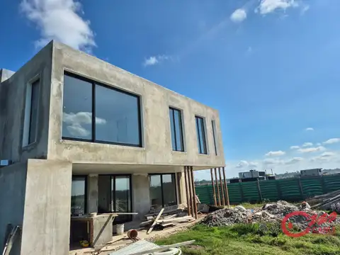 Casa 6 ambientes con 3 baños