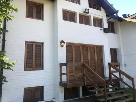 Casa en Venta con 6 cocheras