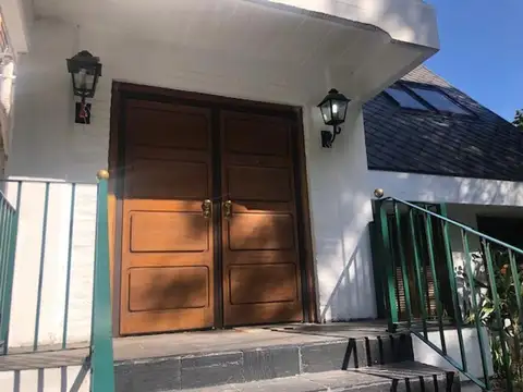 Casa 6 ambientes con 4 baños