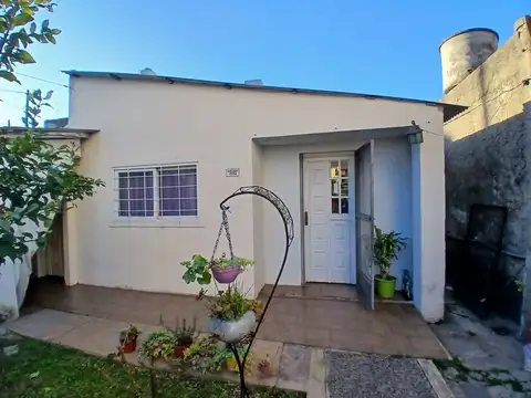 Venta casa 3 AMB.  y depto en Lomas de Zamora