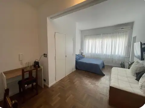 Amplio monoambiente situado en excelente ubicación.