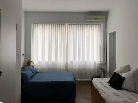 Amplio monoambiente situado en excelente ubicación.