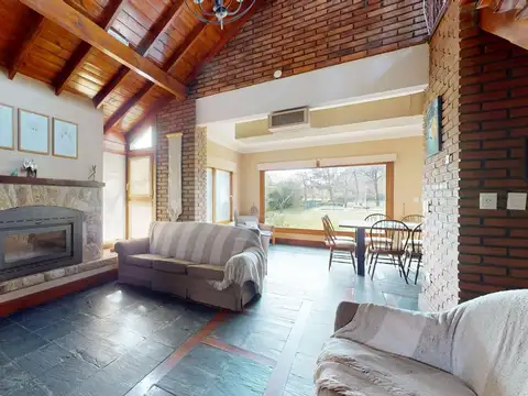 Casa 5 ambientes con 2 baños