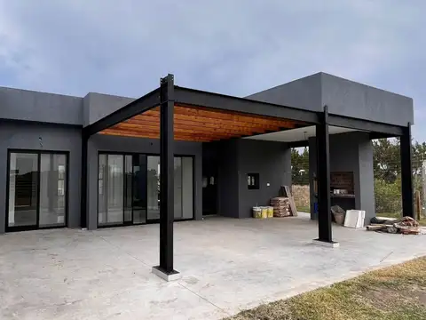 Casa 5 ambientes con 2 baños