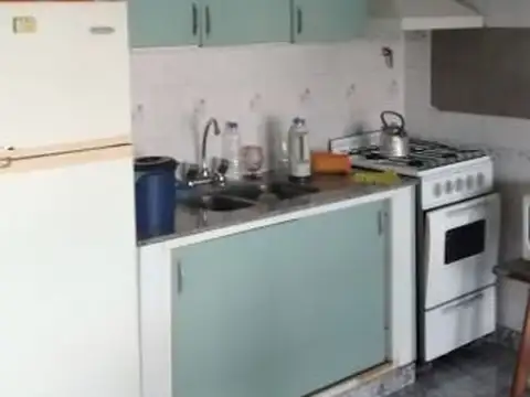 GALPON en planta baja de 115m2  más departamento de 2 amb. en  primer piso