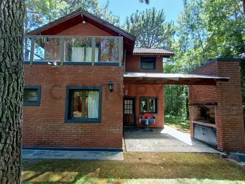 Venta Carilo Chalet a 4 Cuadras de Playa Ideal Renta o Vivienda