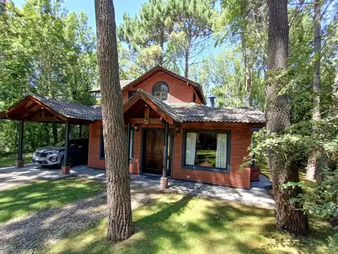 Venta Carilo Chalet a 4 Cuadras de Playa Ideal Renta o Vivienda