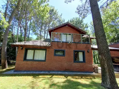 Venta Carilo Chalet a 4 Cuadras de Playa Ideal Renta o Vivienda