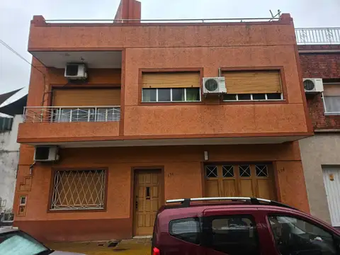 Casa 5 ambientes con 1 baño