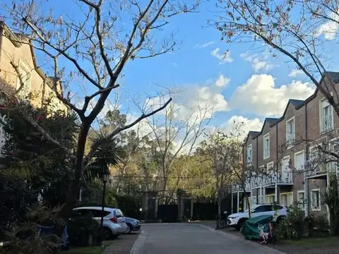 Hermoso Triplex En Alquiler En San Isidro