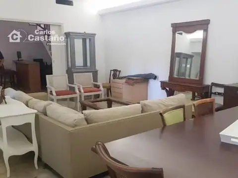 En Exc. Sector de Olivos, Solida Casa 5 Amb. con Jardín, Terraza y Patio