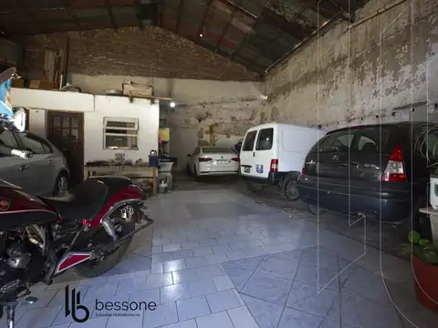 Galpón en villa primera