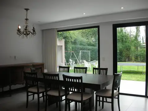 Casa 6 ambientes con 4 baños