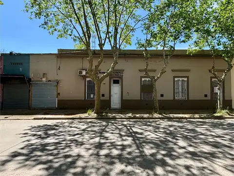 VENTA - TRES LOCALES COMERCIALES EN PLENO CENTRO CON POSIBILIDAD DE MAS LOCALES