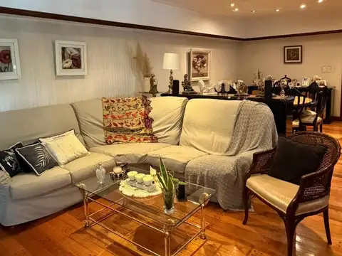 Casa en Venta con 4 cocheras