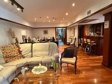 Casa 5 ambientes con 6 baños