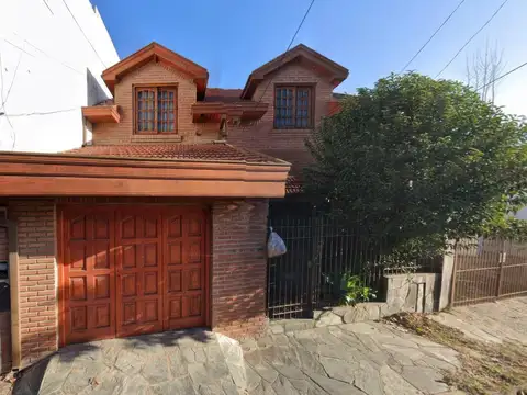 Pringles e/ 115 y De Pinedo