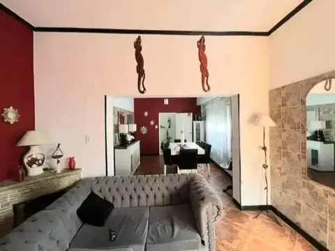 Bogotá  4000  *- - PH 6 Amb. - c/ PATIO, TERRAZA, ALTILLO - Sup. Total: 240 m². Por m2.:  770.