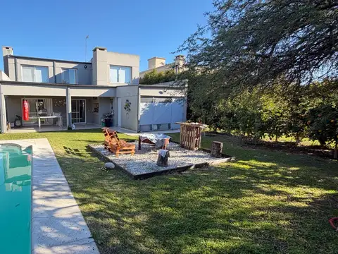 Casa 5 ambientes con 3 baños