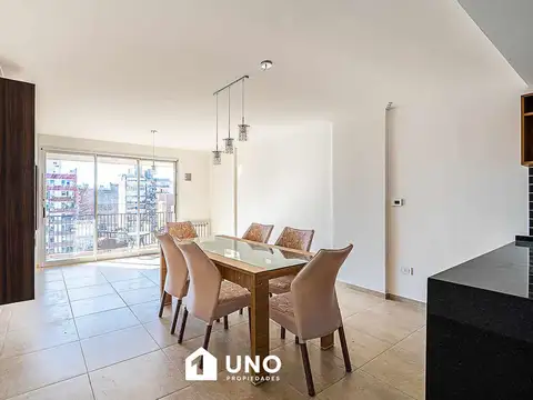 3 de Febrero y Mitre - Dpto de 3 Dormitorios Externo. Con cochera.