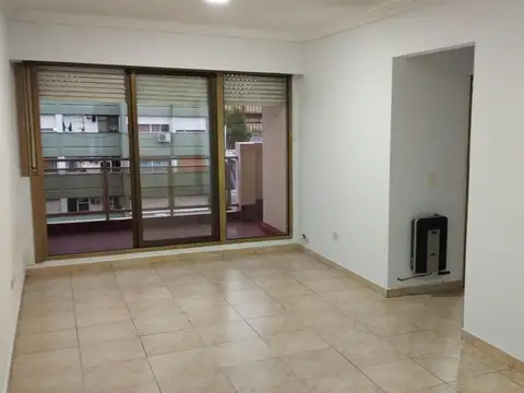 DEPARTAMENTO DE 3 AMBIENTES CON 1 BAÑOS + PATIO