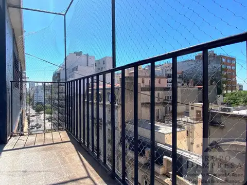 RETIRO. INVERSIÓN SEGURA. 5 AMBIENTES.ALTO. VISTA ABIERTA. COCHERA FIJA BAULERA