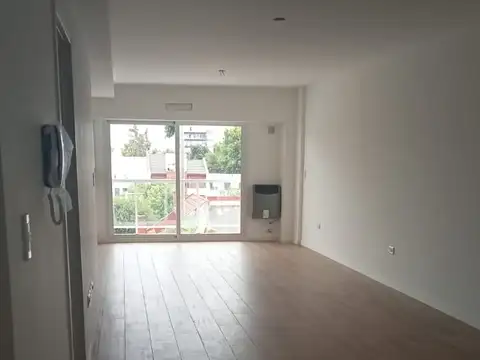 EXCELENTE 2 AMBIENTES A ESTRENAR CON BALCÓN. VISTA ABIERTA.