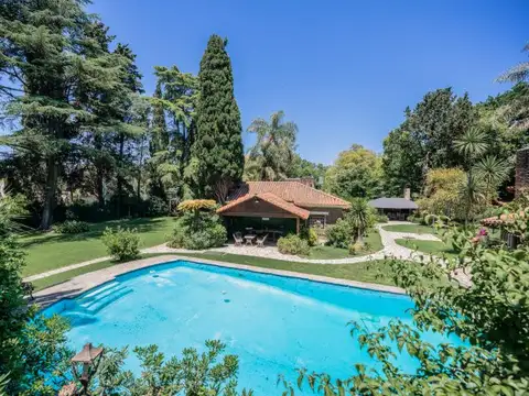 Casa en Venta con 2 cocheras