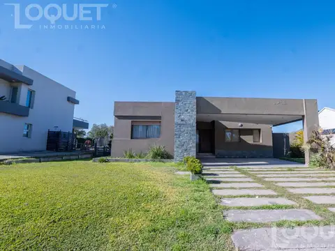 Casa en Venta con 2 cocheras